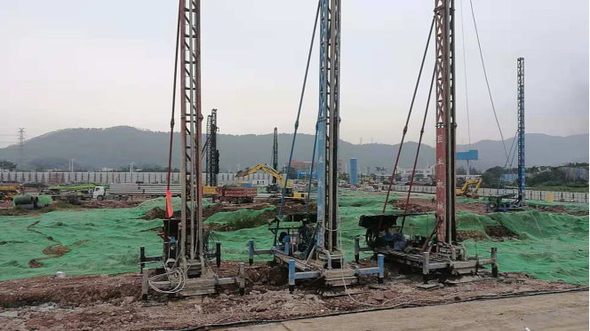 江门市蓬江区万象华府项目土石方、基坑支护及桩基础工程施工图片
