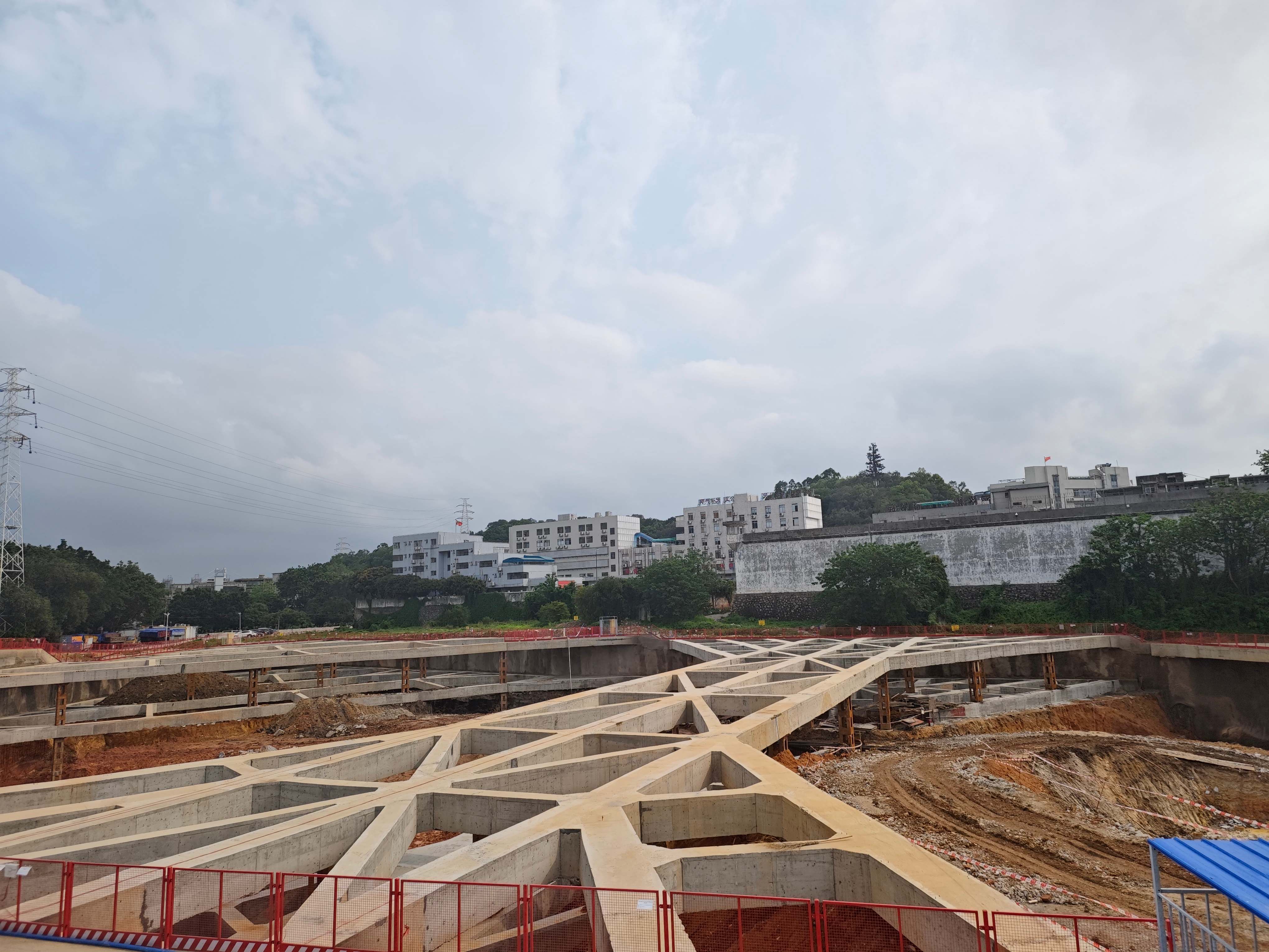 广州万科城市之光金融地块桩基及基坑支护工程2025.5.5-5.11施工剪影