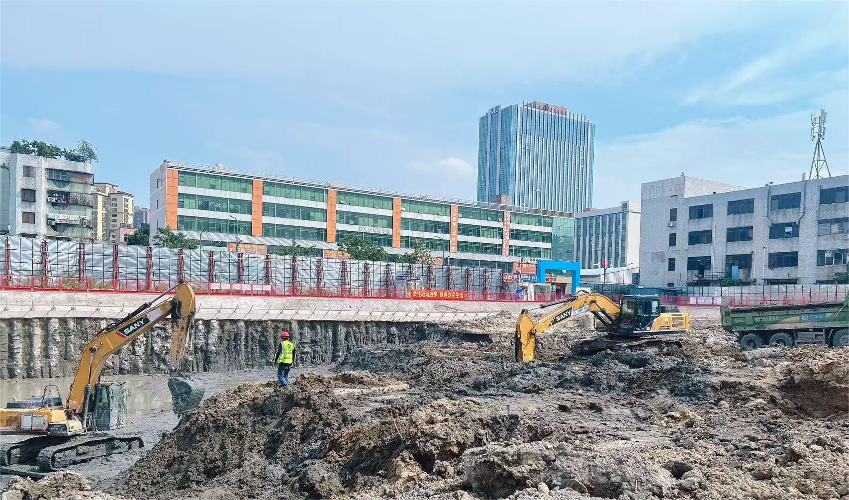 东莞万科龙湾花园（K4）基坑支护及桩基础工程2025.5.5-5.11施工剪影