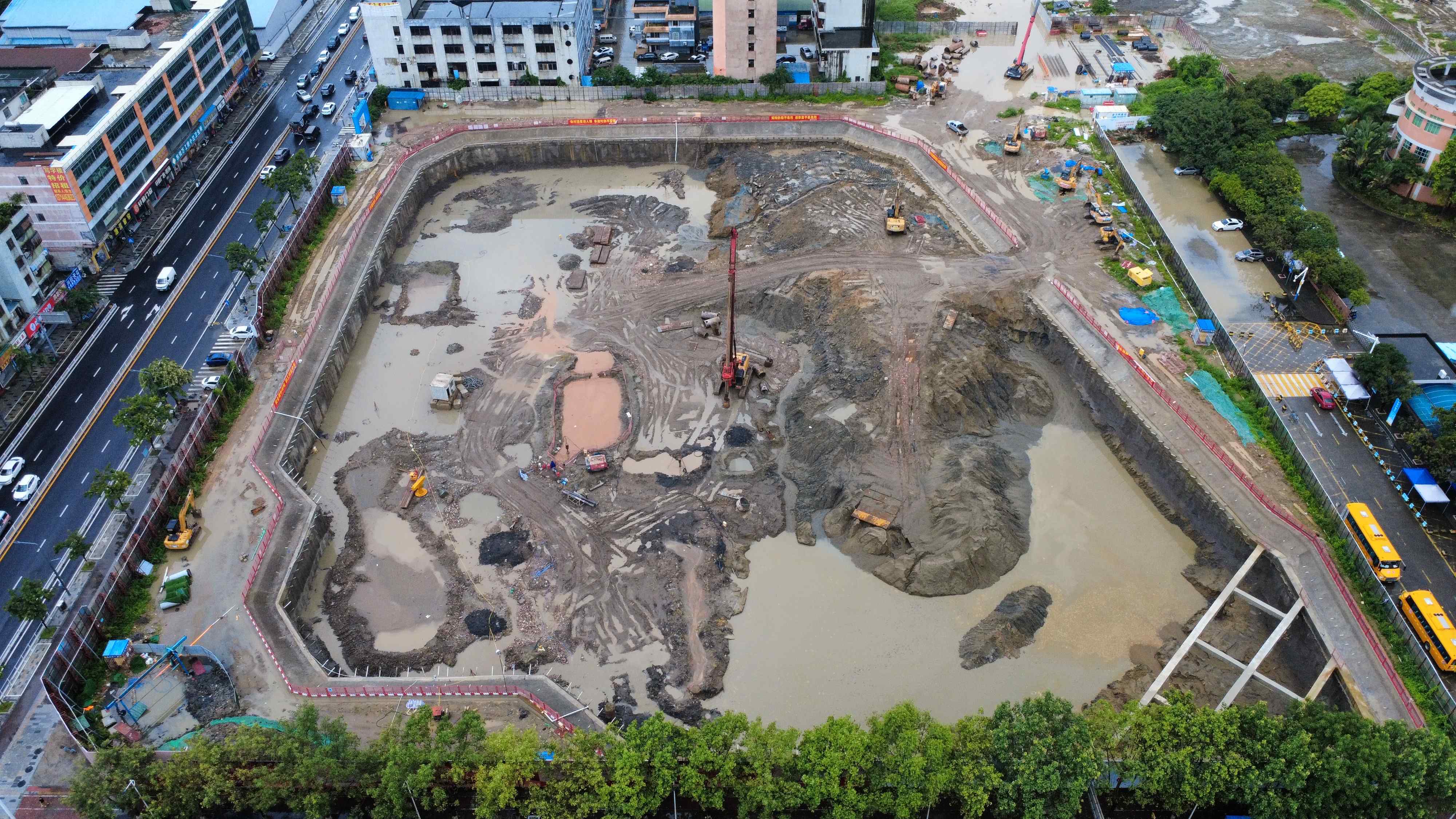 东莞万科龙湾花园（K4）基坑支护及桩基础工程2025.6.10-6.16施工剪影